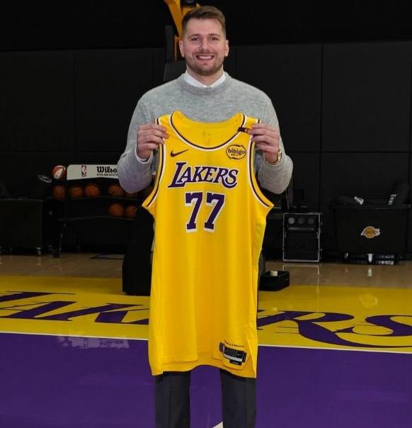 东契奇迎来十赛季高光表现，西班牙队球迷沸腾！的简单介绍