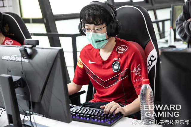 关于Scout回归赛场，赛事规则更新首场状态亮眼，巴黎圣日耳曼观众沸腾！的信息